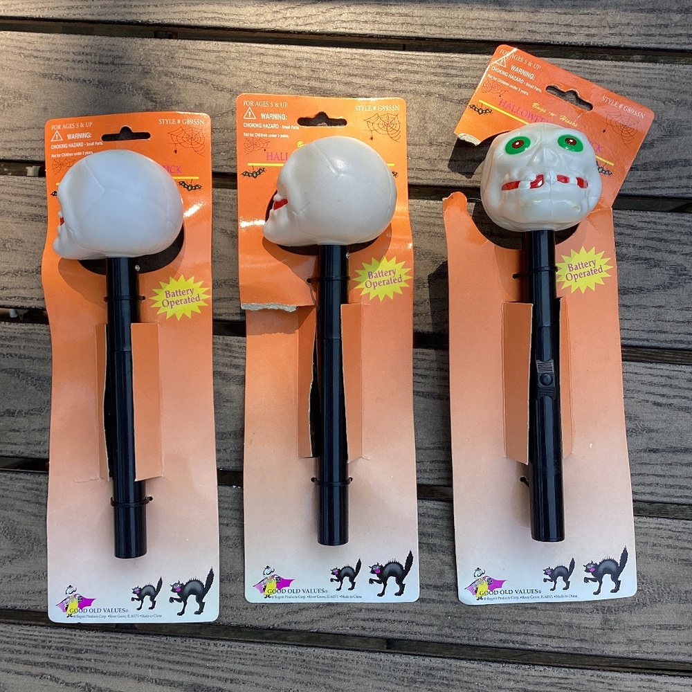 New Vintage Set of 3 Halloween Skull Skeleton Light Up Sticks Good Old V…